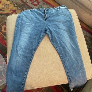 Men’s Lucky Brand Jeans Size 42x32 410 Athletic Fit